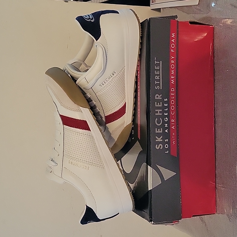 Woman's White Skechers Tennis Shoes Size 8.5 Retro Rockers